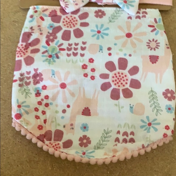 🌸 Adorable Soft Pink Headband and Bib set NWT - Picture 3 of 6